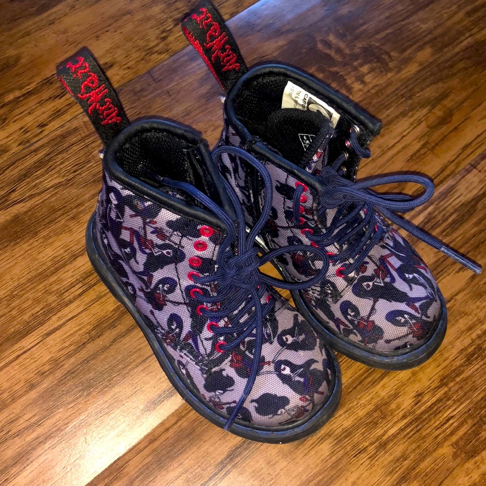 “Dr. Martens” Cartoon Network Edition